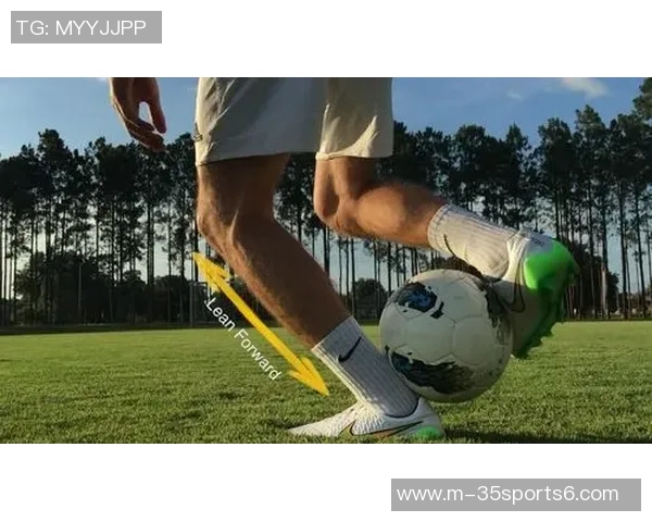 掌握足球起球技巧的详细步骤与注意事项分享 掌握足球起球技巧的详细步骤与注意事项分享